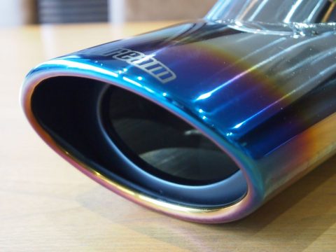 flexdreamオーバルチタン調　ハイエース200用マフラーカッター